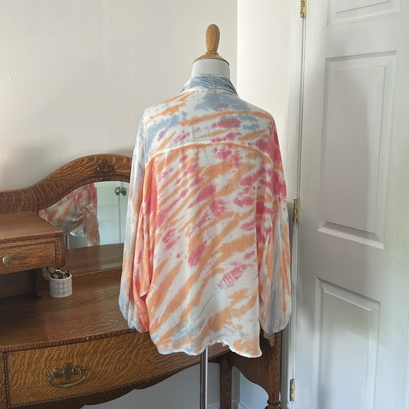 Young, fabulous & broke tie front blouse size M GUC - Picture 4 of 7